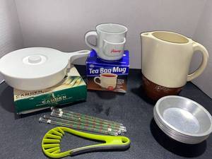 lot 44522 image: Kitchen Gadgets - microwave skillet, coffee pot, tea bag mug, tart pans, abarcado slicer and swizzle sticks