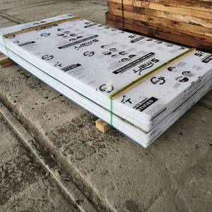 lot 3303 image: Lot of 15 - 4x8 8mm Twin Wall Clear Polycarbonate Pannels