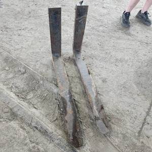 lot 3323 image: 36in Pallet Forks
