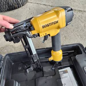 lot 3325 image: New BOSTITCH SB150SLBC-1 34-Inch to 1-12-Inch Cap Stapler Kit