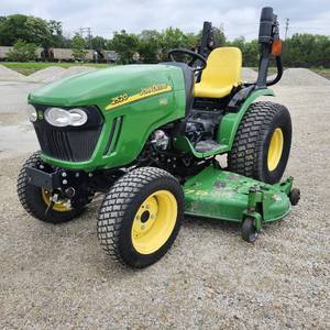 lot 13 image: John Deere 2520 HST Mower W 72 Inch Deck  3 Point Hitch  538 Hours