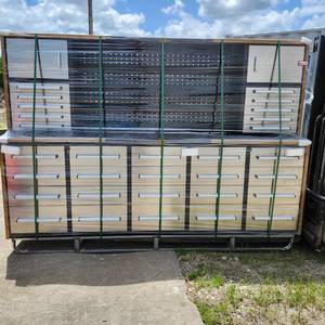 lot 1418 image: Unused 2024 Steelman 9.5ft 30 Drawer Workbench Stainless Steel&nbsp