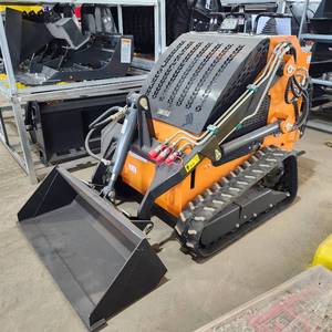 lot 2635 image: Unused 2024 Landhonor Mini Skid Steer Loader LDH-BC380