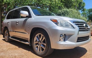 lot 8 image: 2014 Lexus LX570 - Luxury SUV - Fully Loaded  209k miles