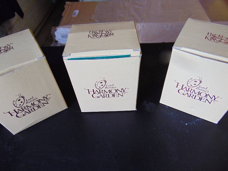 lot 4204 image: (3) ct. lot Lord Byrons Harmony Garden Figurines