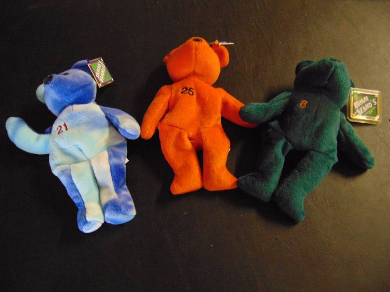 lot 4211 image: (3) ct. lot Salvinos Bamm Beanos Ripkin Jr #8, Bonds #25, Sosa #21