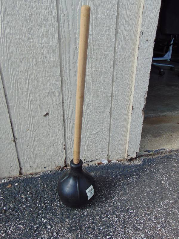 lot 4220 image: (1) Lodging star bowl plunger w wooden handle