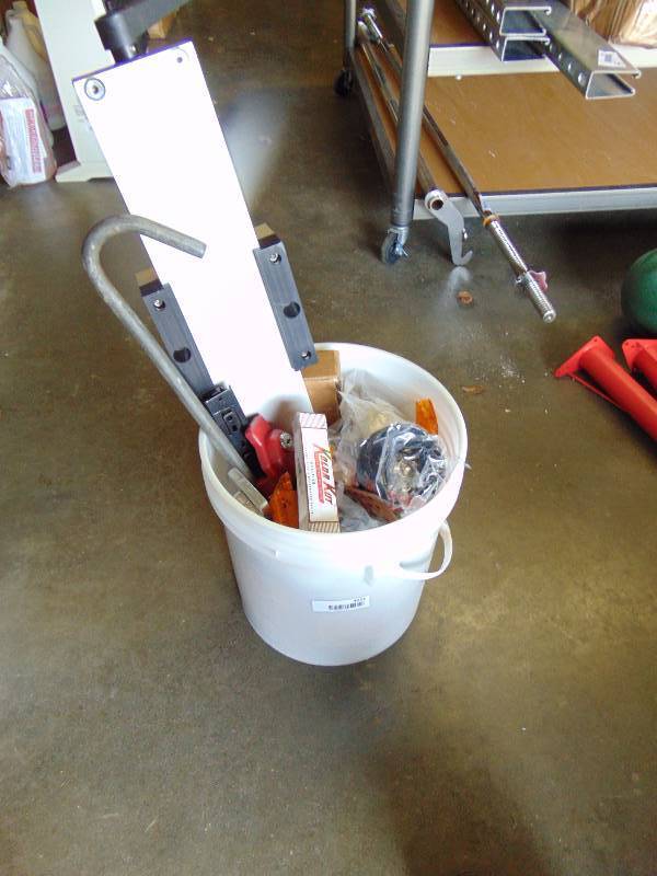 lot 4221 image: 37 lbs. hardware in a 5 gallon bucket