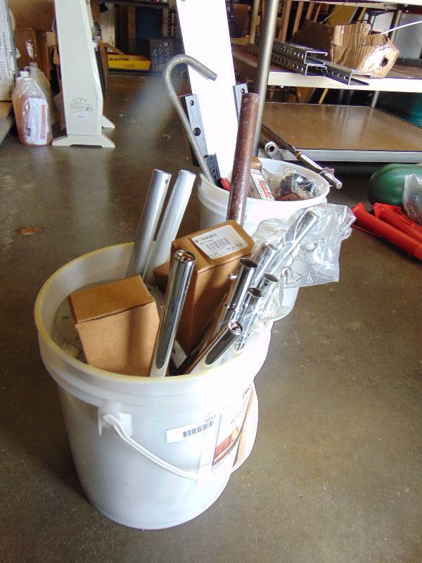 lot 4222 image: 16 lbs. hardware in 5 gallon bucket