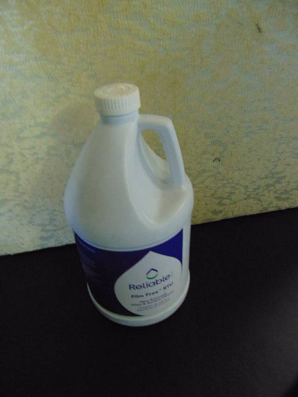 lot 4225 image: (1) gallon Reliable Film Free RTU Non-Ammonia Glass and Surface Cleaner