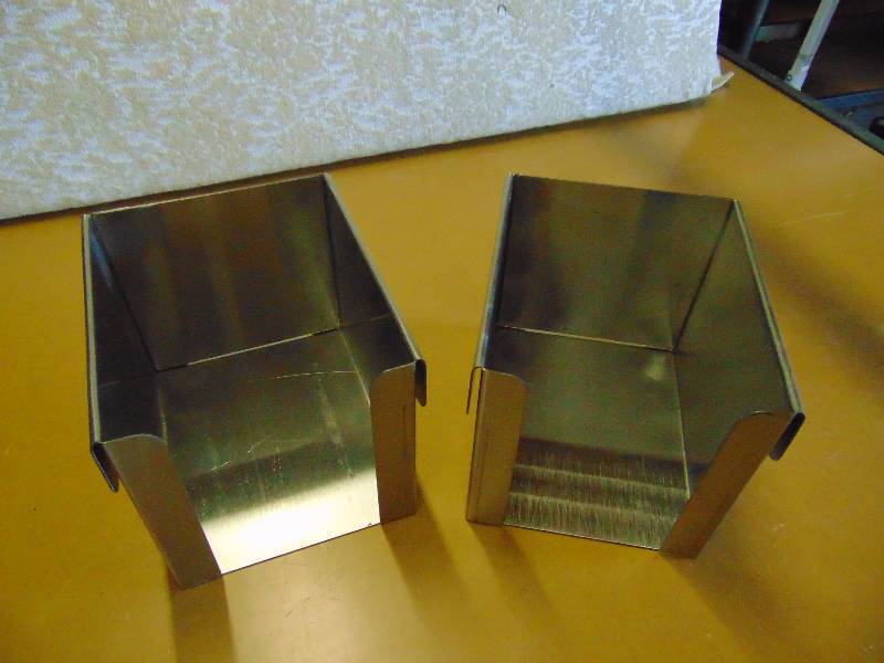 lot 4289 image: (2) ct. lot Stainless Steel Boxes 6-12 x 8 x 6 tall, folded lip, open front and top