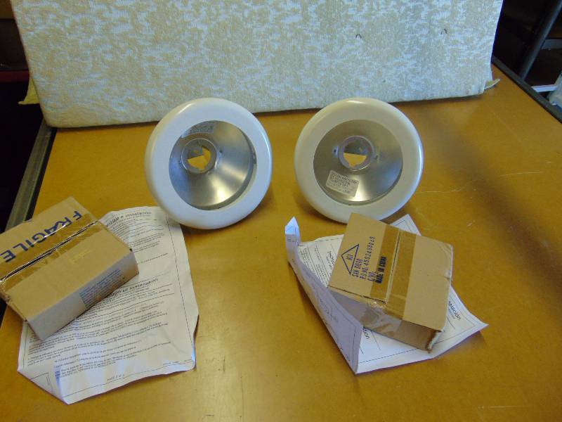 lot 4294 image: (2) ct. lot Progress Lighting P800960 Interior Light