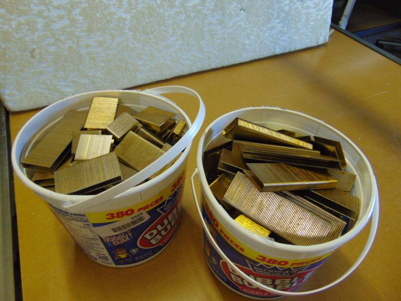 lot 4324 image: 12 lbs BeA Galvanized Staples 1638 NK approx 38 mm (1-12)