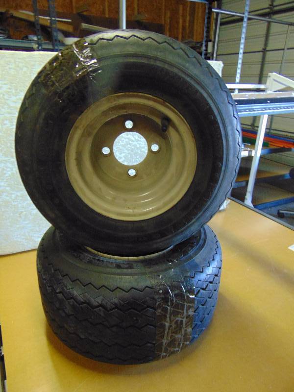 lot 4327 image: (1) pair Kenda Hole-N-One Tubeless Tires 18 x 8.50, 4-ply rating