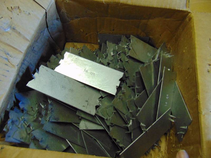 lot 4329 image: Pro Flo Safety Plates, 2 x 5, 16 gauge, approx 100