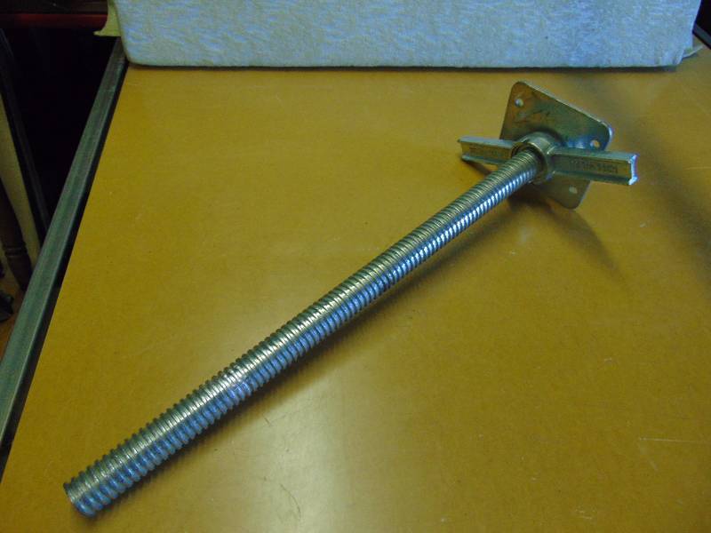 lot 4332 image: Metal Tech 24 Leveling Jack w plate 11,000 lb capacity