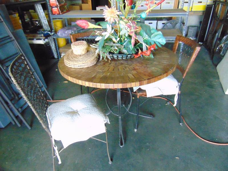 lot 4366 image: Table 42 diameter with (3) chairs, place mats, flower arrangement, coasters and seat cushions