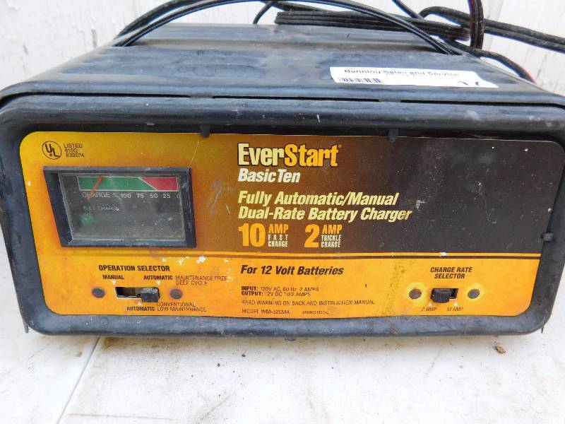 lot 17 image: Battery Charger