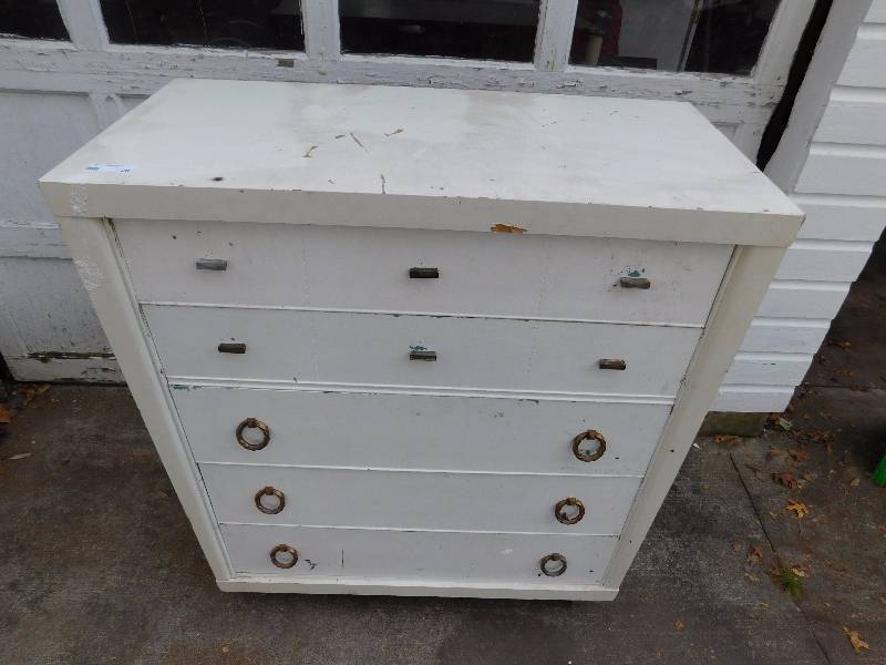 lot 20 image: Wooden Dresser