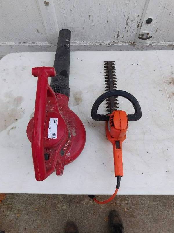 lot 24 image: Lot of Lawn Tools
