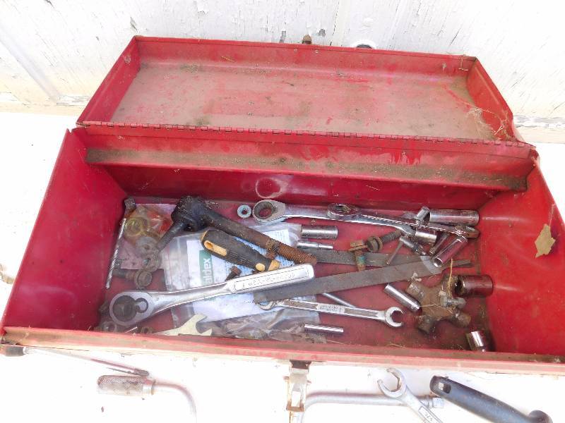lot 194 image: Metal Toolbox