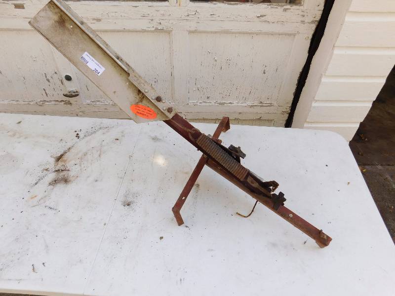 lot 204 image: Truius Clay Pigeon Thrower