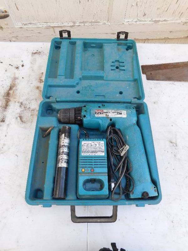 lot 1 image: Makita Cordless Driver Drill
