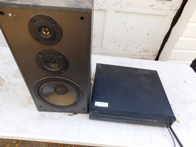 lot 5 image: Yamaha Compact Disc Player