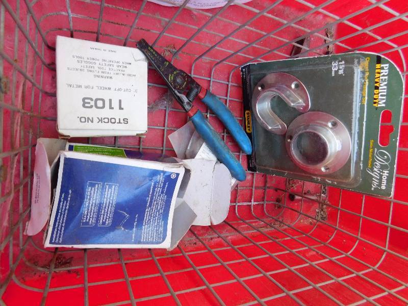 lot 8 image: Lot of Misc.