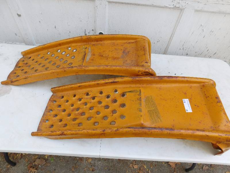 lot 14 image: Car Ramps