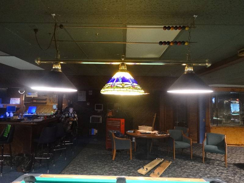lot 403 image: Pool table light, 1 shade is stained glass.