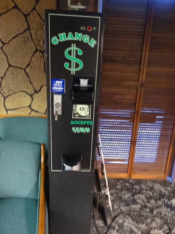 lot 420 image: Change machine w key.