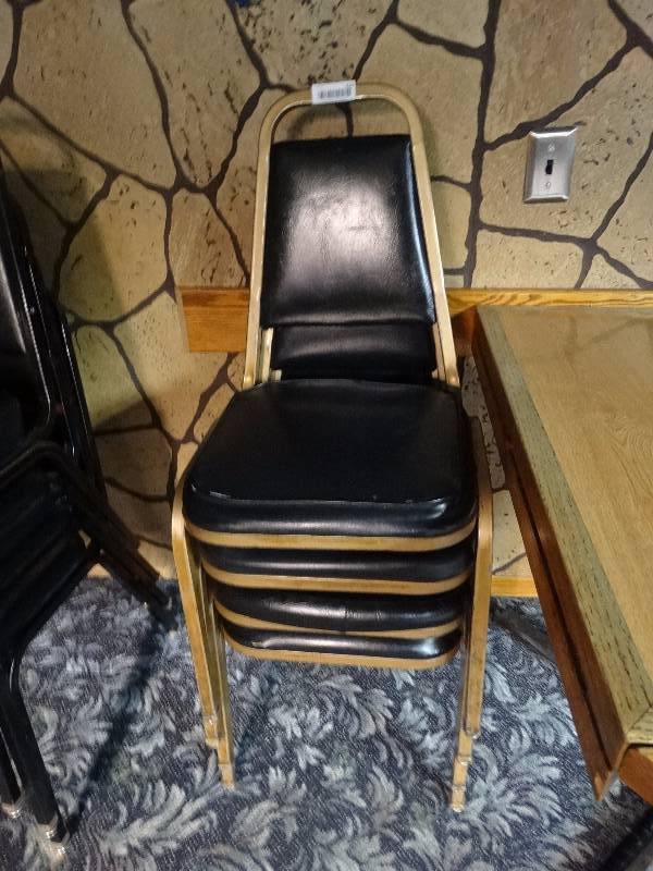 lot 425 image: Stack of 4 chairs.