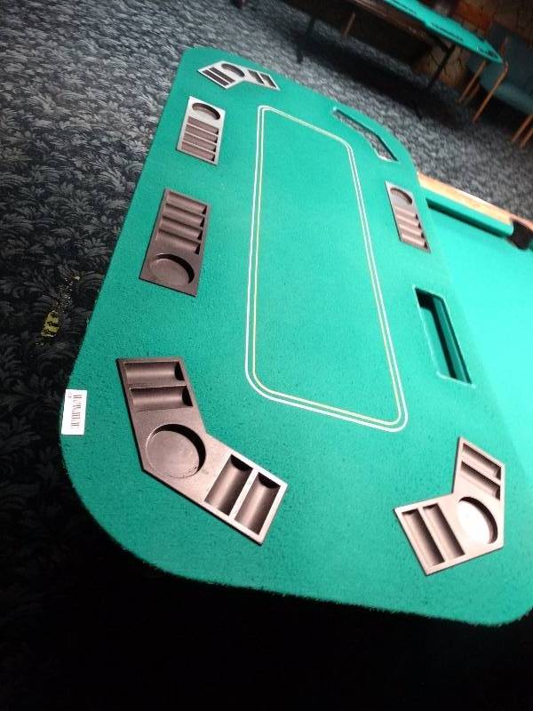 lot 433 image: Table top poker, missing 2 inserts.