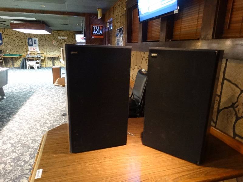 lot 457 image: 2 gemini speakers.