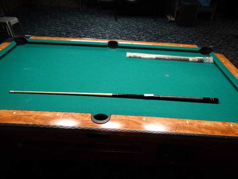 lot 461 image: New pool cue.