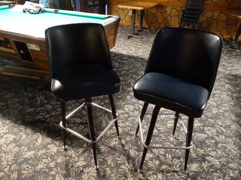 lot 465 image: 2 swivel barstools with back rest.