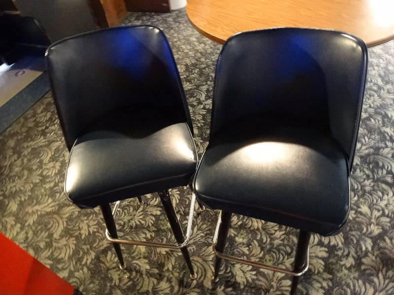lot 466 image: 2 swivel barstools with back rest.