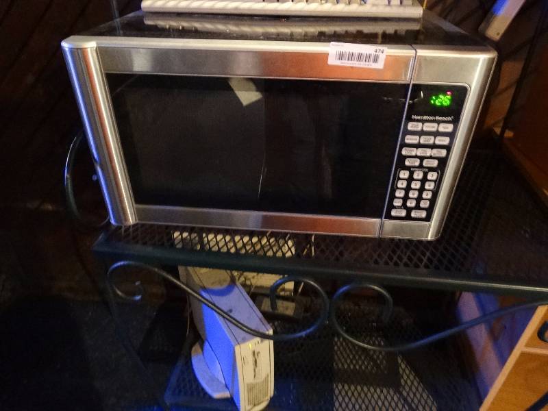 lot 474 image: Hamilton Beach microwave.