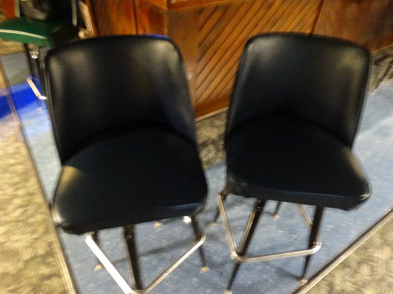 lot 478 image: 2 swivel barstools with back rest.