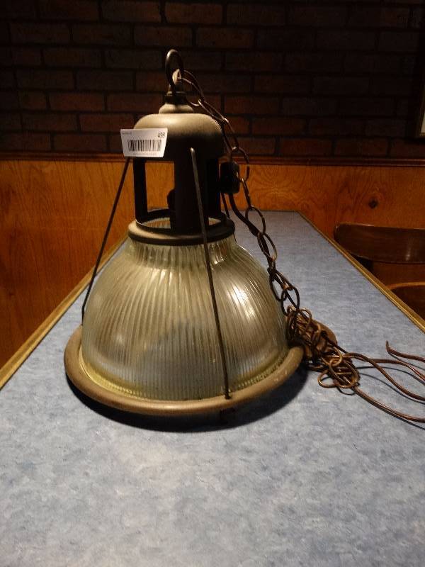 lot 499 image: Hanging light.