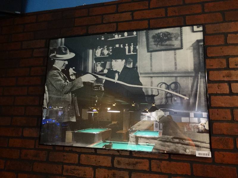 lot 500 image: hanging wall art.