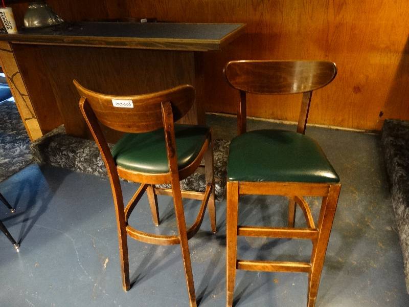 lot 511 image: 2 bar height stools.