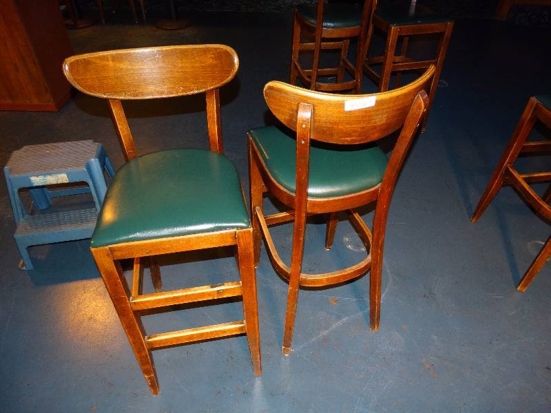 lot 512 image: 2 bar height stools.