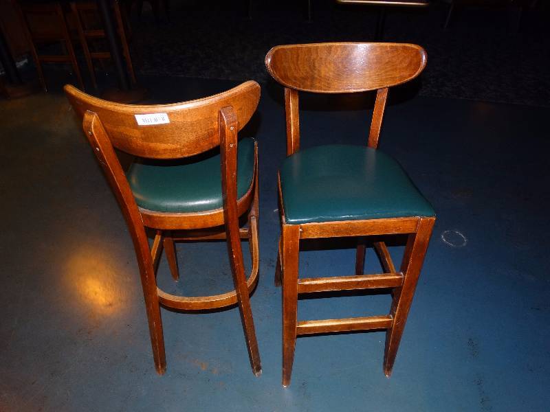 lot 513 image: 2 bar height stools.