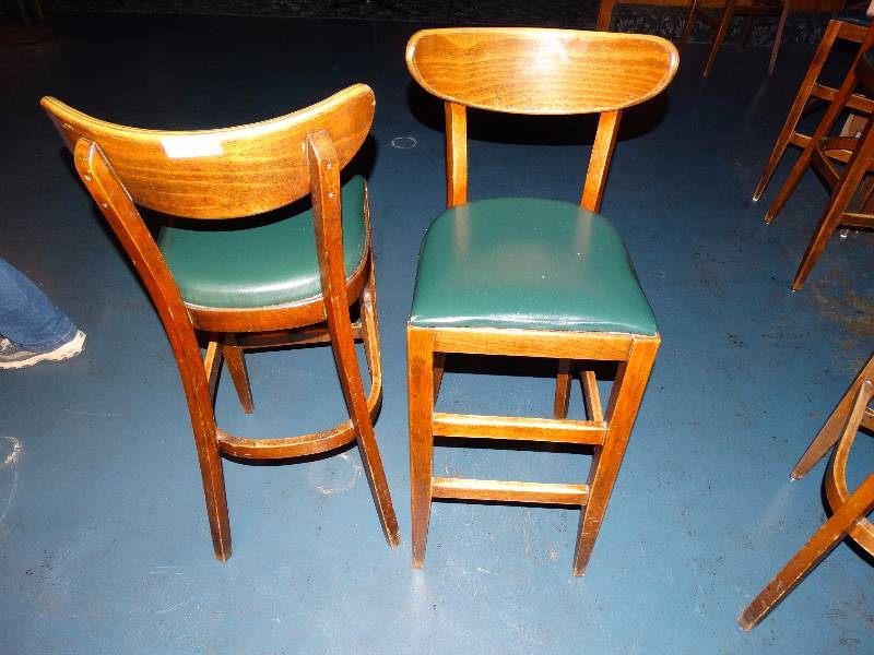lot 514 image: 2 bar height stools.