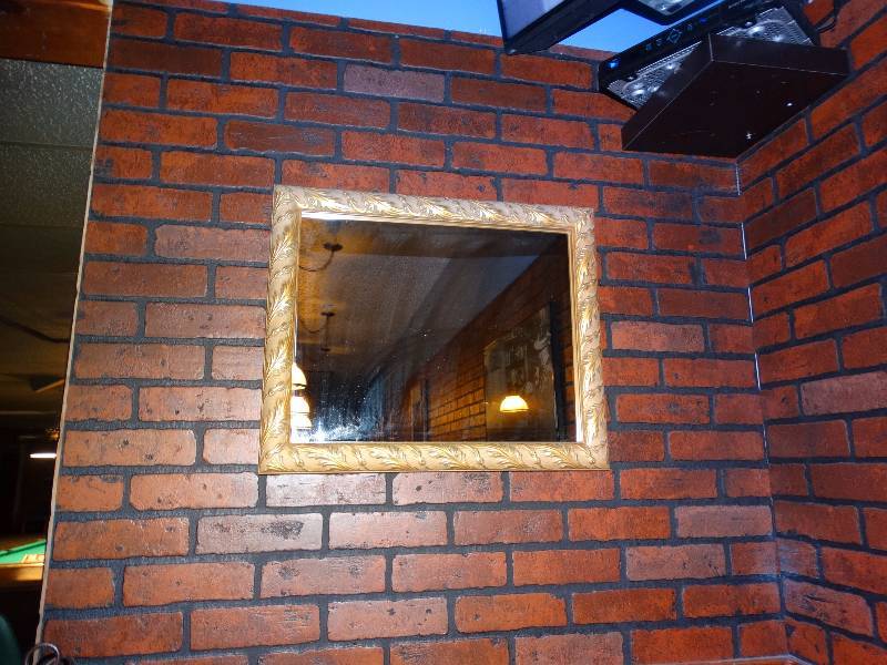 lot 517 image: Hanging mirror.