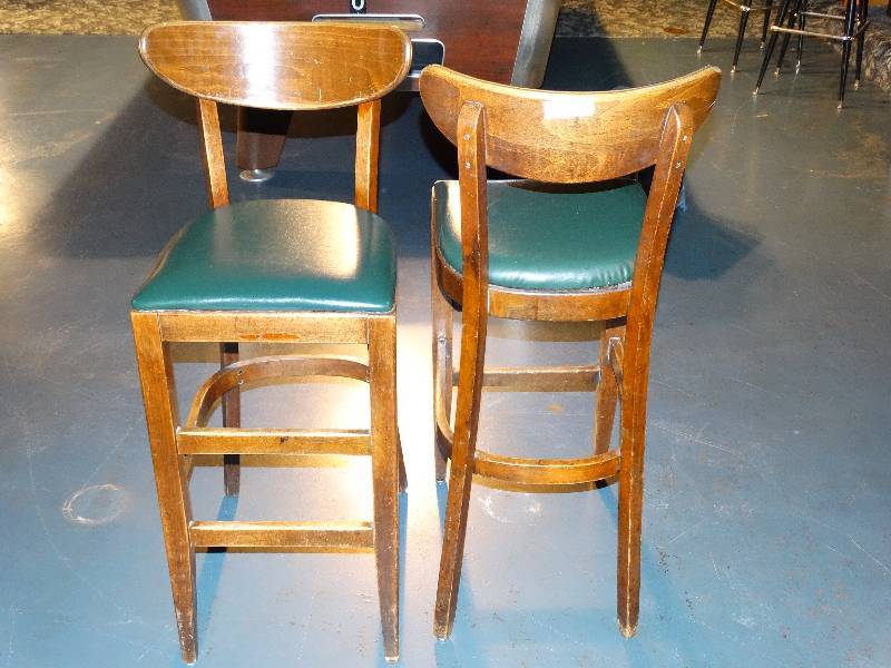 lot 524 image: 2 bar height stools.