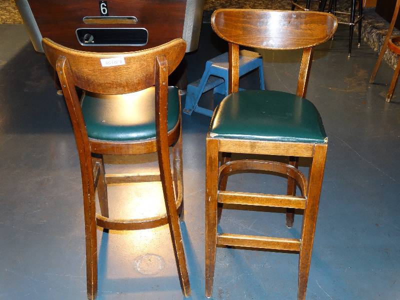 lot 526 image: 2 bar height stools.