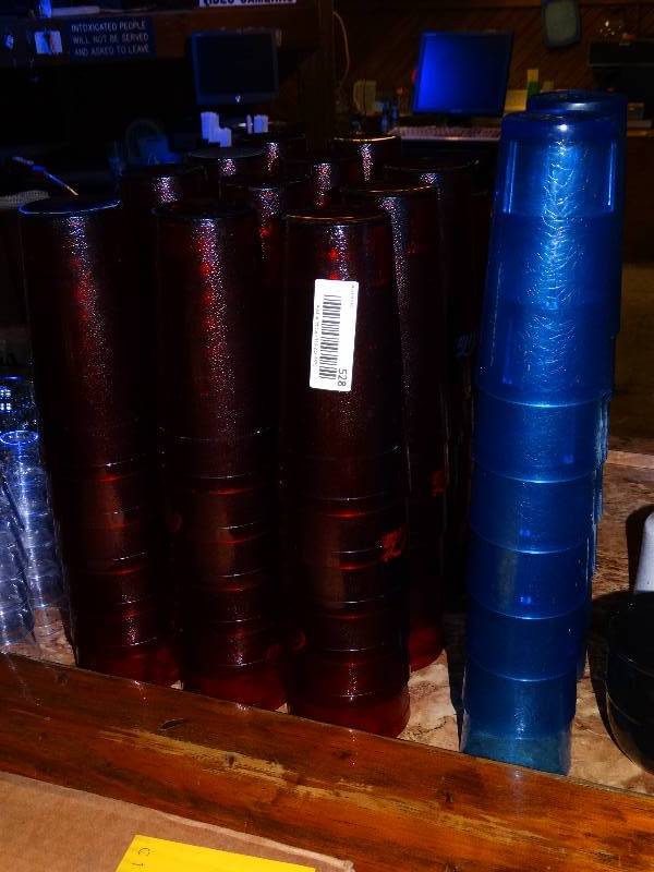 lot 528 image: Lot of coca-cola cups and water cups.